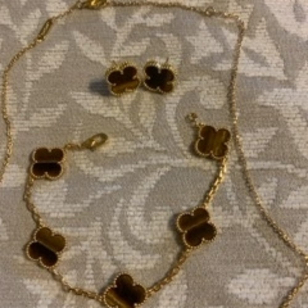 Gold-Tone Brown Clover Pendant Necklace and Earrings Set